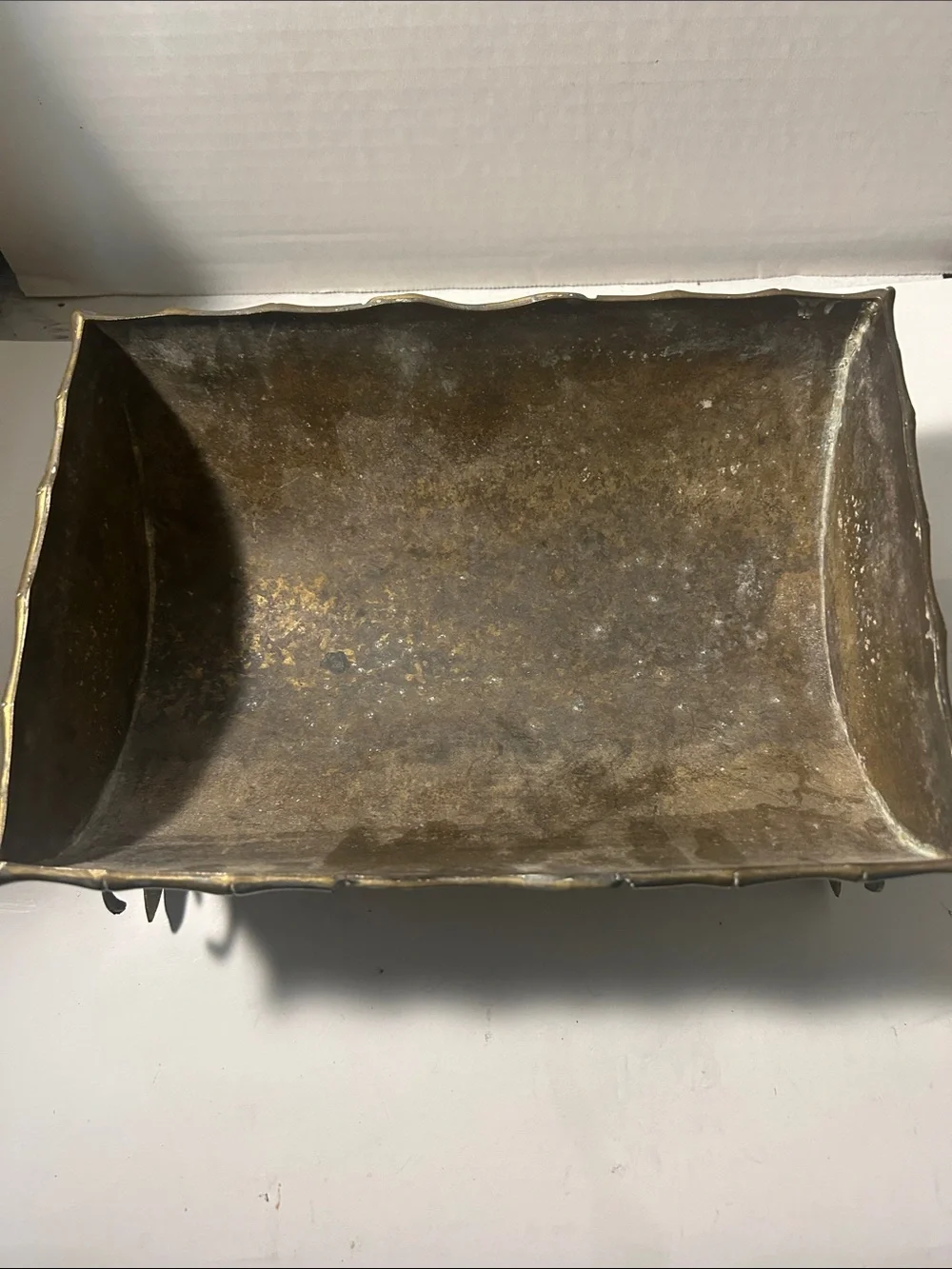Planter metal with fish legs and lion heads on the side